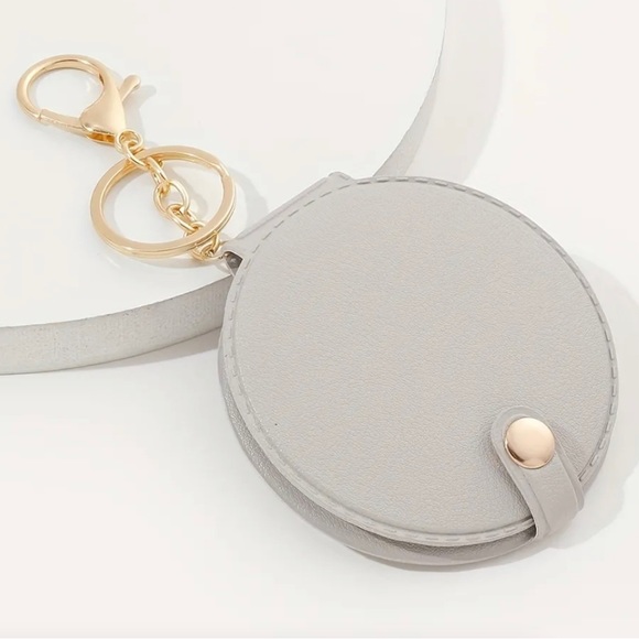 Makeup Mirror Keychain Accessory - Picture 2 of 4